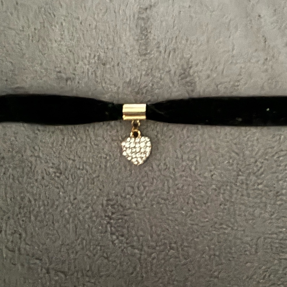 Velvet choker